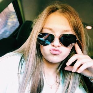 Meet your Posher, Brooke
